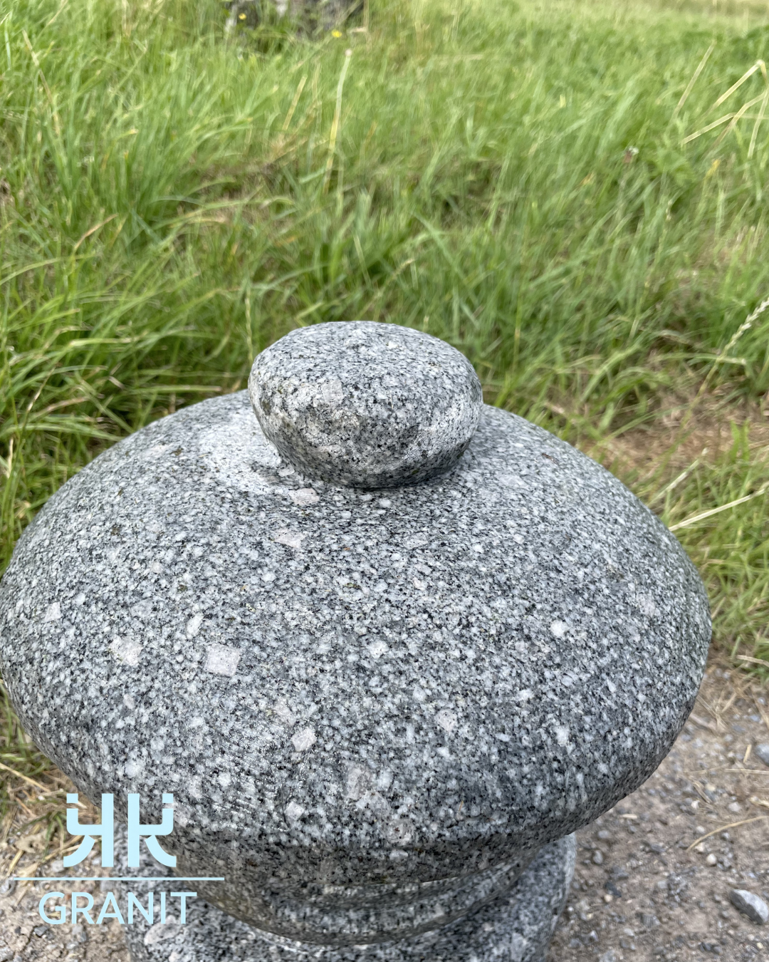 Tamate Granitlaterne – Handgefertigte japanische Steinlaterne