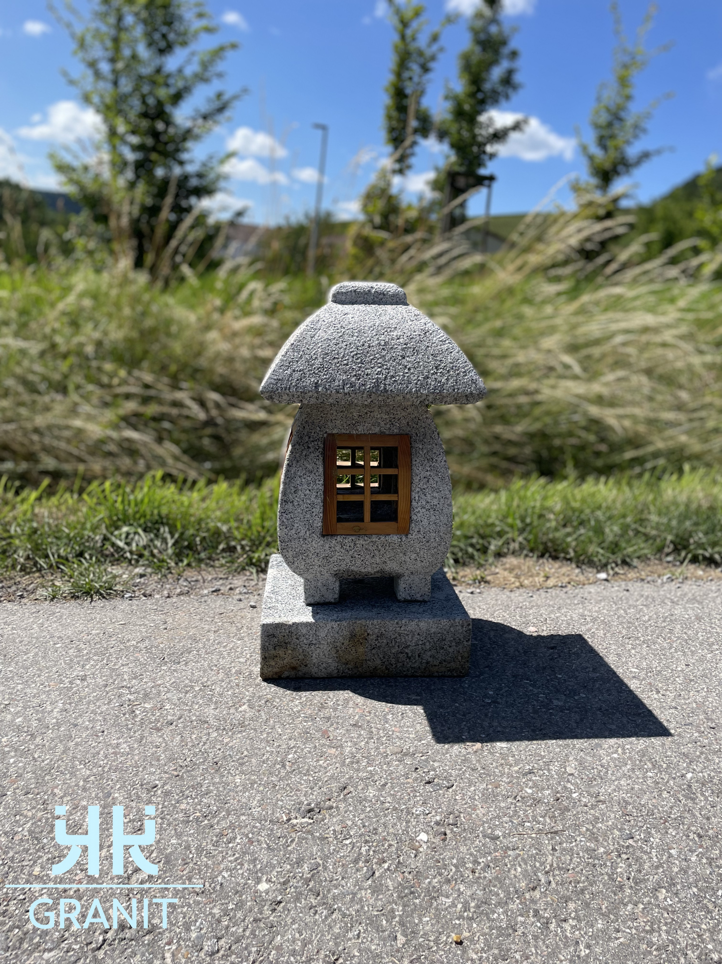 Okayama aus massivem Granit – Handgefertigte japanische Steinlaterne
