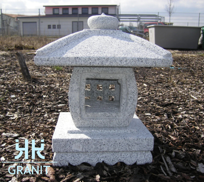 Tenka Chaya aus massivem Granit – Handgefertigte japanische Steinlaternem