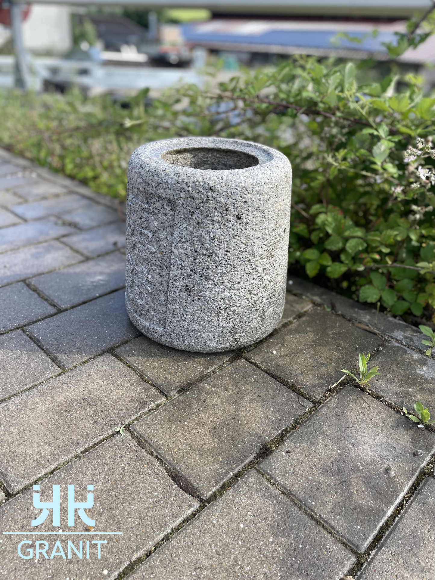 Japanischer Natsume Brunnen mit Schrift zeichen