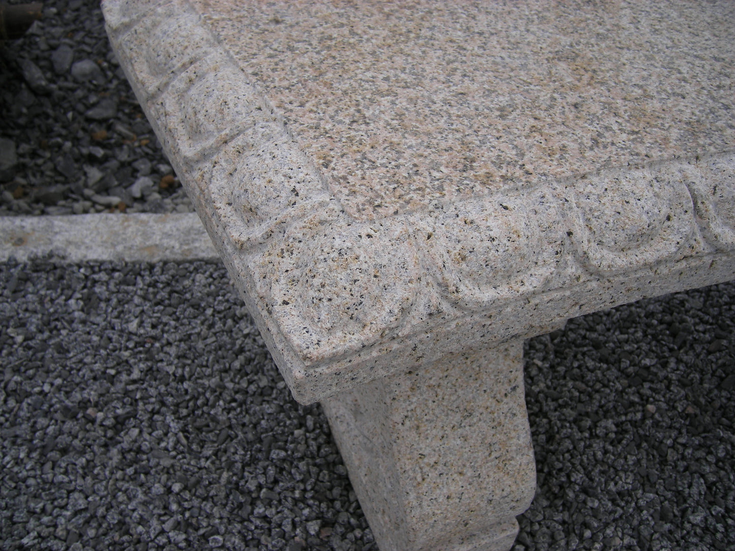 Garnitur aus Granit
