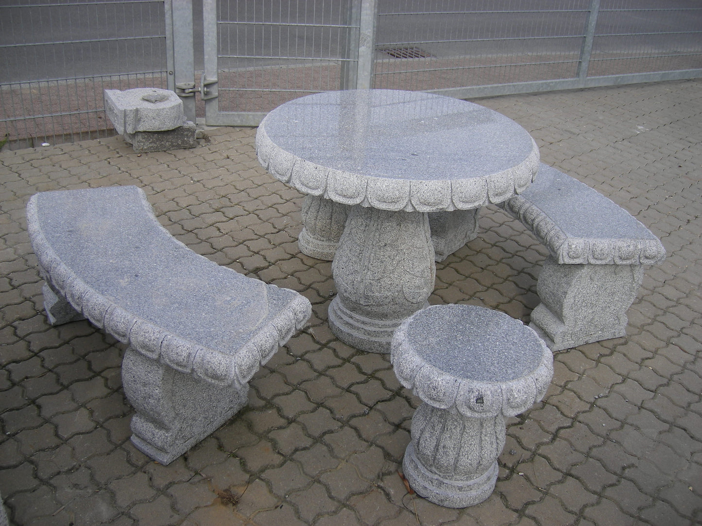 Garnitur aus Granit